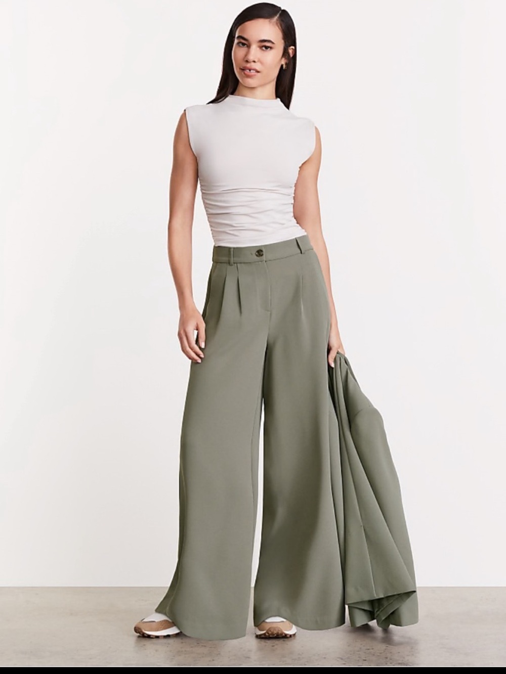 LOFT Ruched Mock Neck 360 Top | XS | Color: White Clay